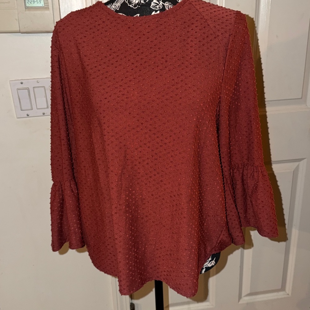 W5 size XL rusty orange colored textured top 3/4 bell Sleeve & back zip NWOT